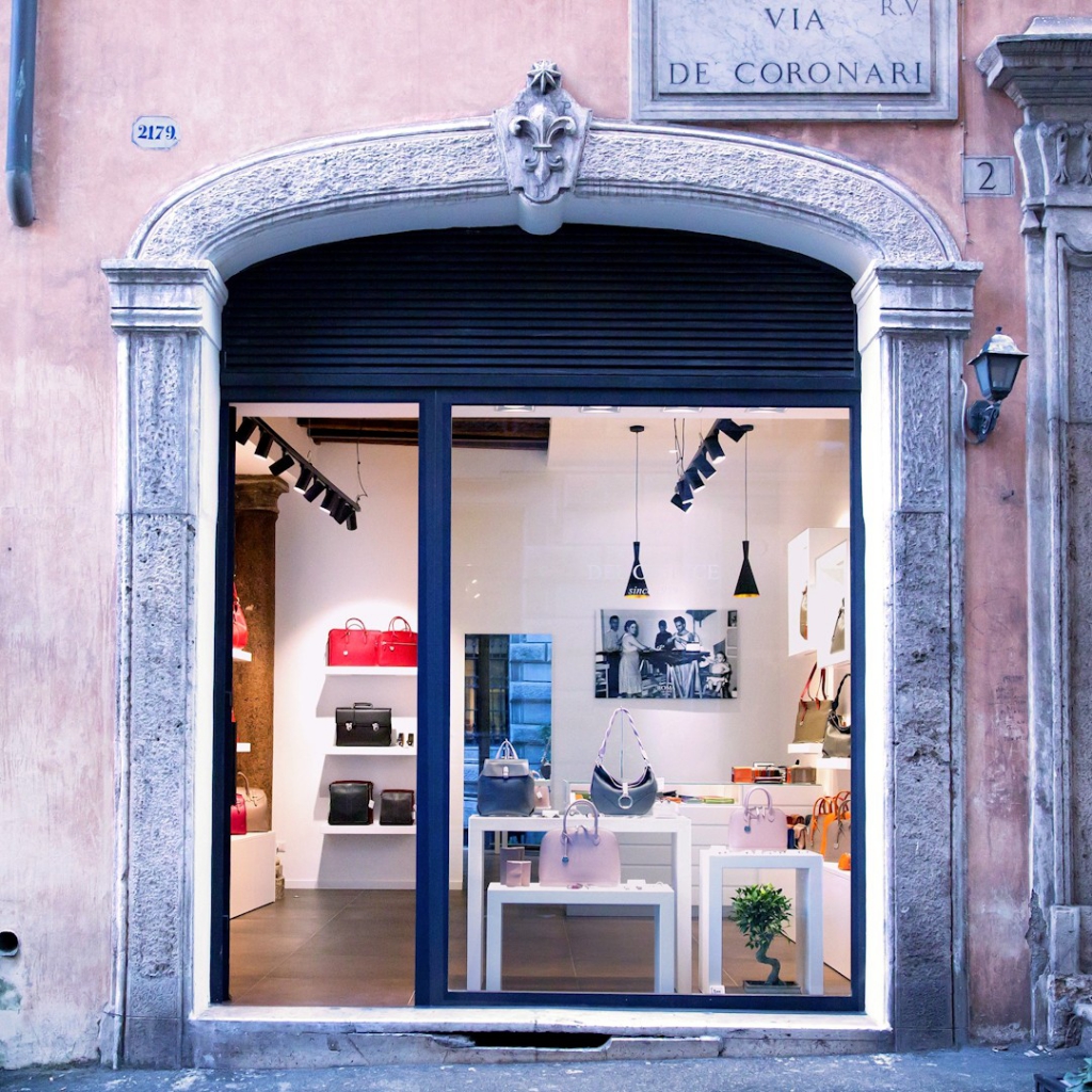 Del Giudice Roma leather shop-the window