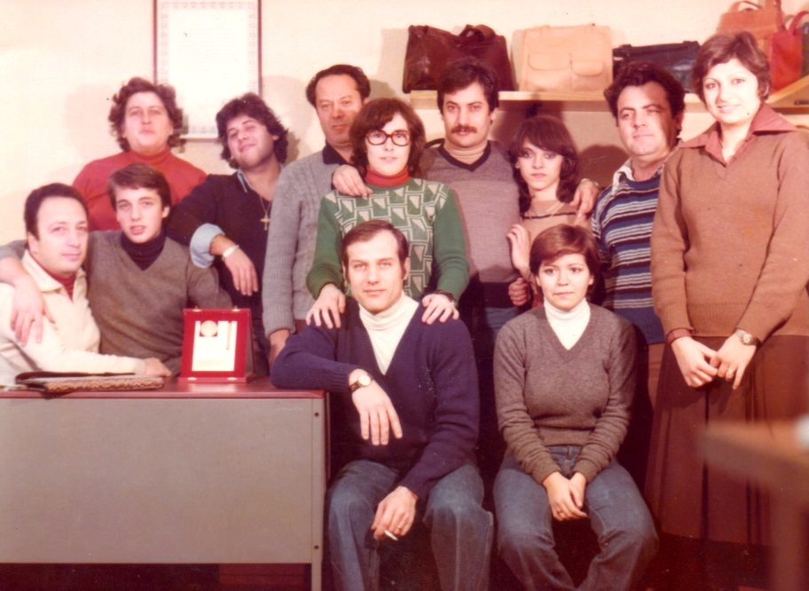 A photo taken in the 70s, with the artisans in the Del Giudice Roma workshop.