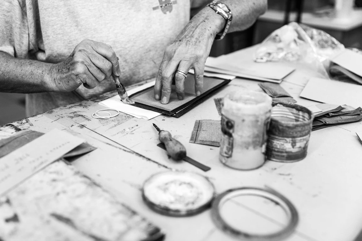 Begin and book our Leather Workshop Tour in Rome to discover the real Italian leather bags handcrafting