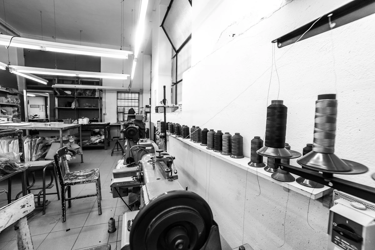 Interno del laboratorio artigianale di pelletteria Del Giudice a Roma