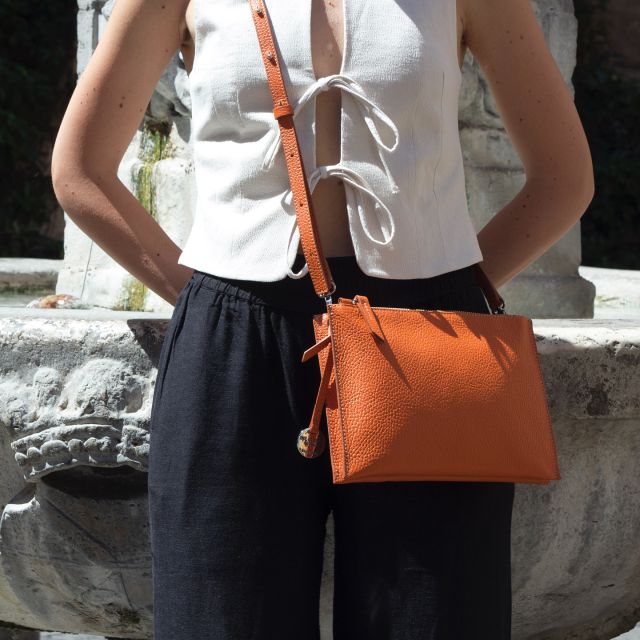 Orange is the new black! 🧡
•
•
•
#handmadeLeather#madeinitaly#Leatherbags#crossbodybags#custommade#Rome#italiancraftsmanship#familybusiness#luxurybags#bespokedesign#shoplocal#italianleatherbags #delgiudiceroma