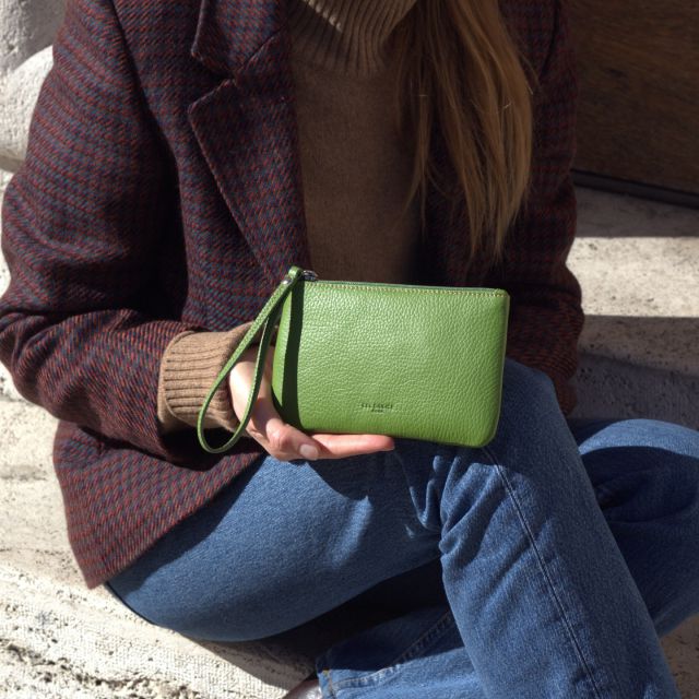 Chicca 💚
•
•
•
#italianleatherbags #handmadeLeather#madeinitaly#Leatherbags#pouches#custommade#Rome#italiancraftsmanship#familybusiness#luxurybags#bespokedesign#shoplocal#delgiudiceroma