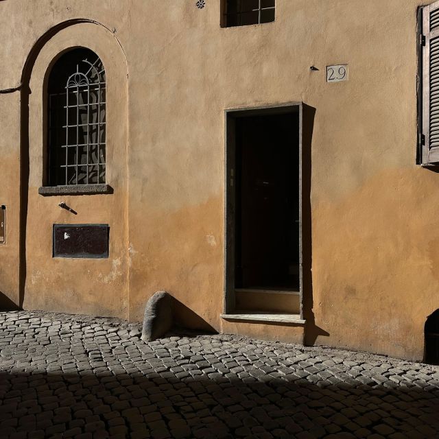 Shadows of Rome 🏛️
•
•
•
#italianleatherbags #handmadeLeather#madeinitaly#Leatherbags#crossbodybags#custommade#Rome#italiancraftsmanship#familybusiness#luxurybags#bespokedesign#shoplocal#delgiudiceroma