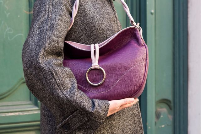 Donata in Plum & Lilac: Italian leather, pure craftsmanship. 🩷💜
.
.
.
#italianleatherbags #italianbag #handmadeleatherbag #madeinitaly #leathercraft #leatherpurse #authenticstyle #italianhandmade