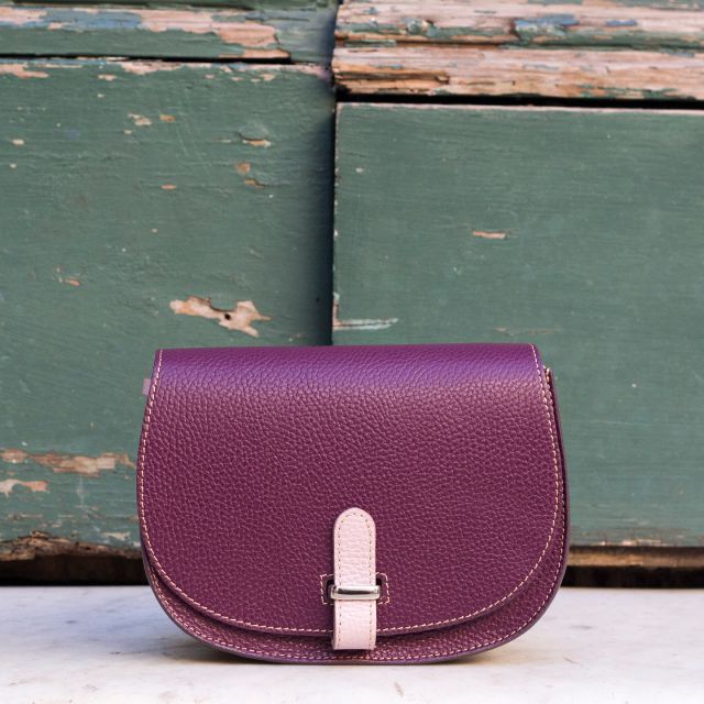 Let’s introduce some colour 💜
•
•
•
#italianleatherbags #handmadeLeather#madeinitaly#Leatherbags#saddlebags#custommade#Rome#italiancraftsmanship#familybusiness#luxurybags#bespokedesign#shoplocal#delgiudiceroma